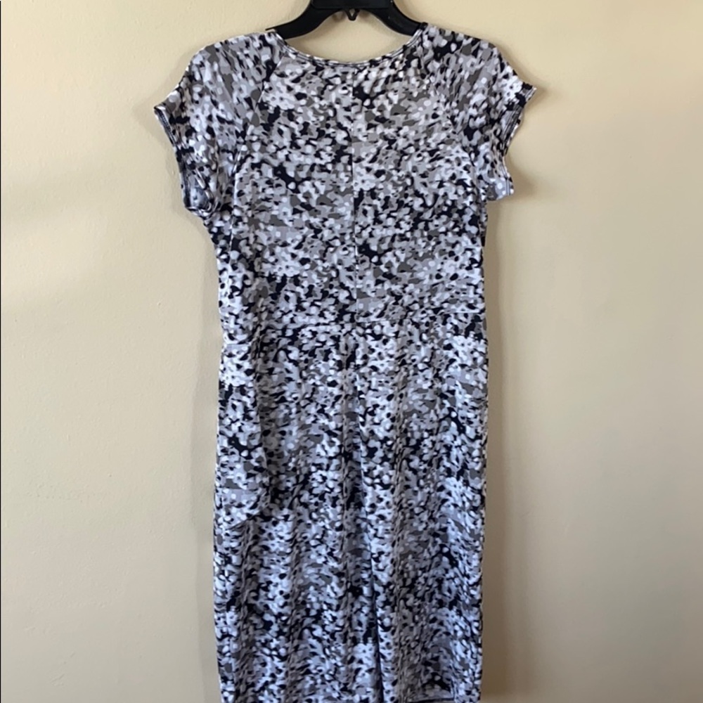 Tiana B Faux Wrap Dress Black White Abstract Stretch Short Sleeve Medium Casual - Picture 4 of 5